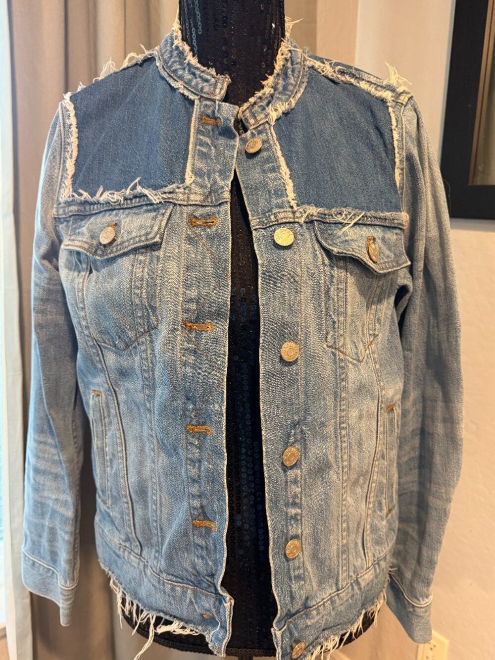Madewell Distressed Denim Jacket Frayed Raw Hem Cropped Size L